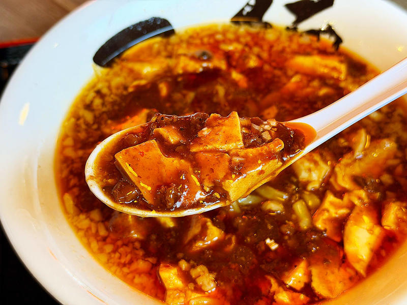 『辣辣麻飯 潤』とは, 背脂麻婆麺／990円, よだれ鶏定食／990円, その他のメニュー, アクセス／店舗情報