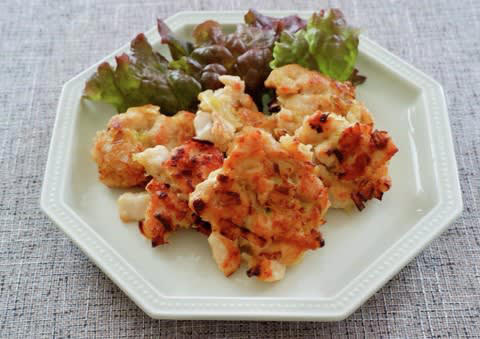 成形いらずで15分！鶏むね肉と長ねぎの落とし焼き, 切って混ぜて、あとは焼くだけ, 外カリッ、中ふんわり, 油は多めに。揚げ焼きくらいが香ばしく仕上がる, 気力ゼロの日にも作れる、大満足のおかず