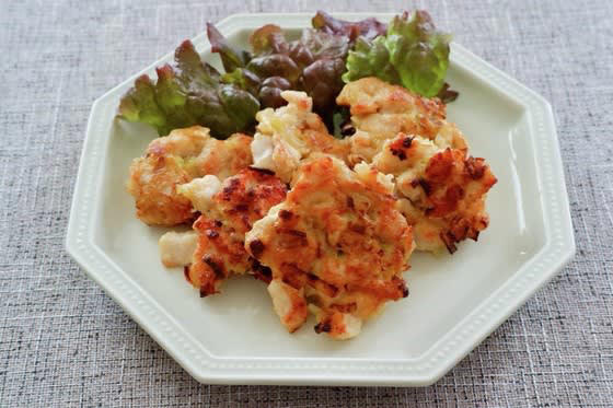 成形いらずで15分！鶏むね肉と長ねぎの落とし焼き, 切って混ぜて、あとは焼くだけ, 外カリッ、中ふんわり, 油は多めに。揚げ焼きくらいが香ばしく仕上がる, 気力ゼロの日にも作れる、大満足のおかず
