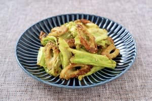 冷蔵庫の常備食材2つで作れる副菜レシピ, ちくわに焼き色をつけてから炒め合わせる, カレーの風味とちくわの香ばしさがクセになる味わい, キャベツは手でちぎると味が染み込みやすい, 少ない材料で作れて大助かり