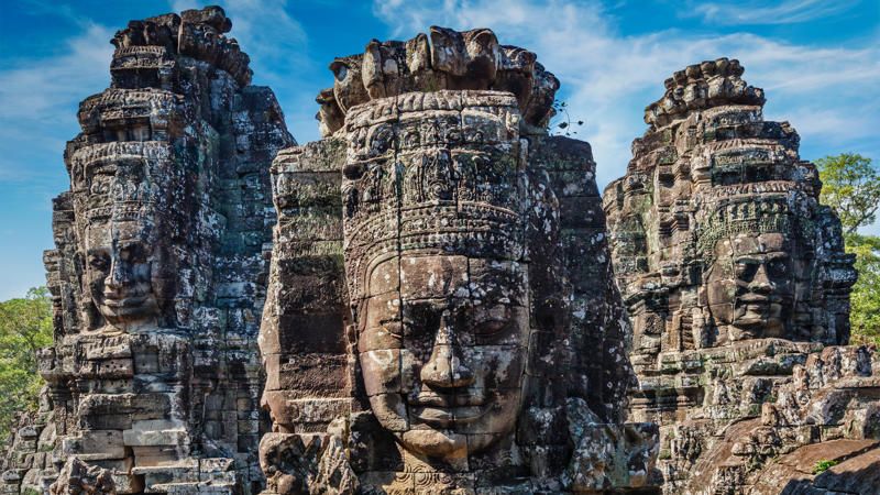 Unforgettable moments in Siem Reap, Cambodia, Travel back in time, Indulge in local cuisine, Collect souvenirs and gadgets, Explore the nightlife