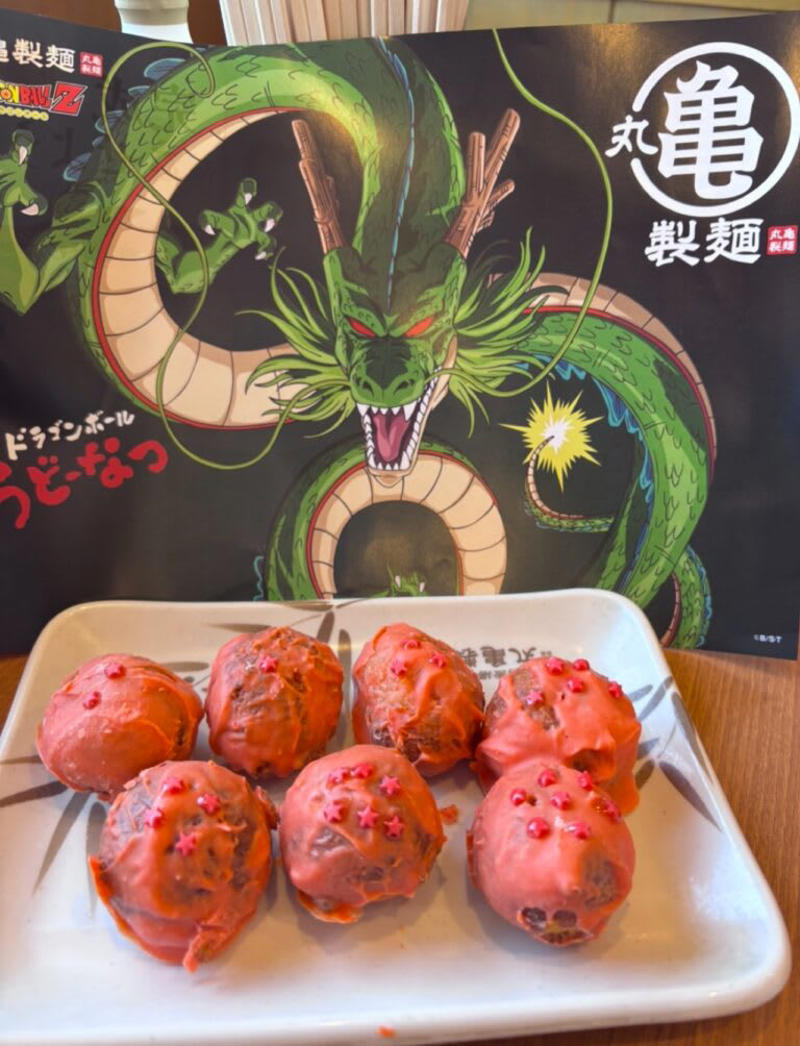丸亀製麺 ドラゴンボールZ コラボレーションキャンペーン, おすすめは、ドラゴンボールうどーなつ！, このアイデアはすごい！自分で仕上げる「ドラゴンボ ールうどーなつ」, うどん札もドラゴンボールZ仕様に！, コラボメニューは他にも！