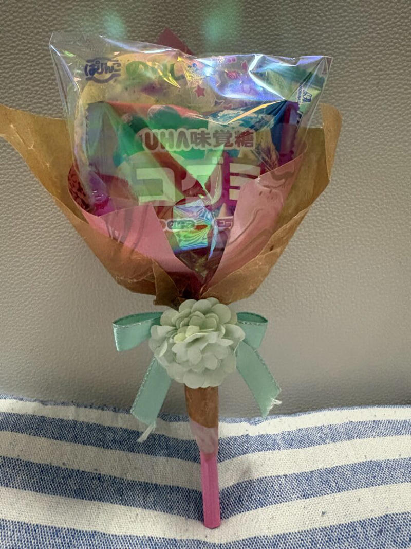 卒園式でいただいた可愛いプレゼント, お菓子ブーケってなに？, 写真映えがすごい！実際に撮ってみた感想, こういうアイテムもありだなと思った話