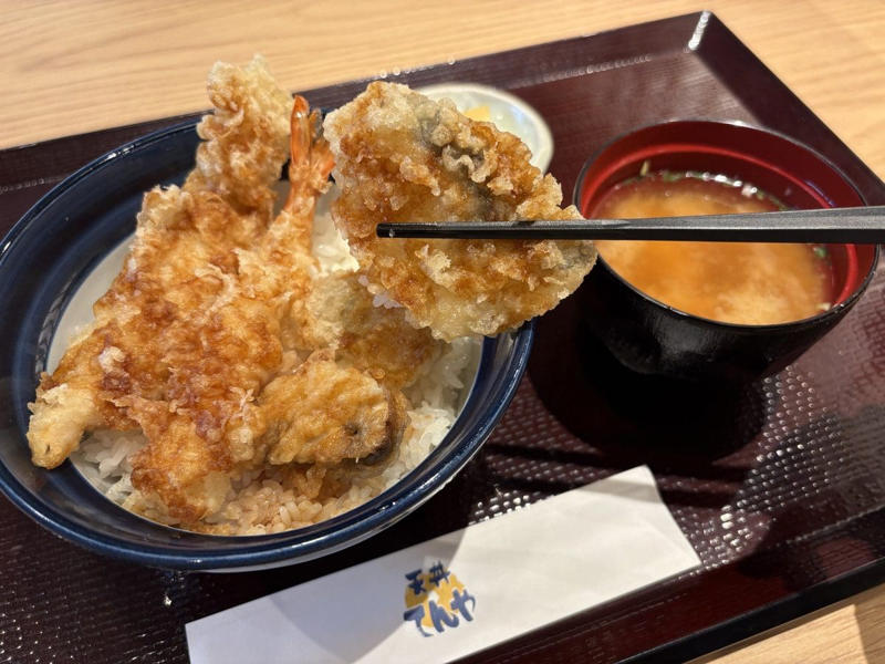 カレイに真鱈、肉厚帆立がドドン！ 魚介好き必食の『海老と4種の北海道産天丼』, 【大注目】旨味が凝縮された幻のキノコ「とかちマッシュ®︎」, 十勝名物をイメージ！ 甘じょっぱいタレがたまらない『たれづけ豚ロース天丼』, 【実食の総評】追加注文必至のイチオシ食材はコレ！