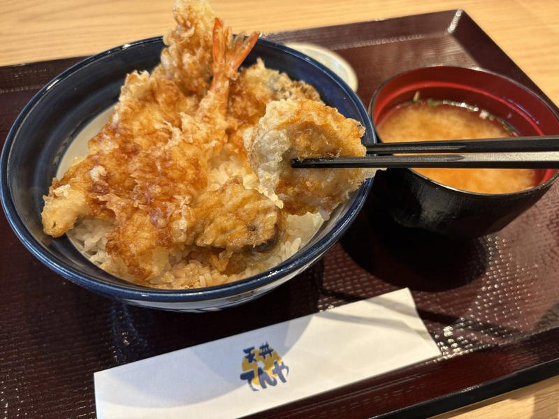 カレイに真鱈、肉厚帆立がドドン！ 魚介好き必食の『海老と4種の北海道産天丼』, 【大注目】旨味が凝縮された幻のキノコ「とかちマッシュ®︎」, 十勝名物をイメージ！ 甘じょっぱいタレがたまらない『たれづけ豚ロース天丼』, 【実食の総評】追加注文必至のイチオシ食材はコレ！