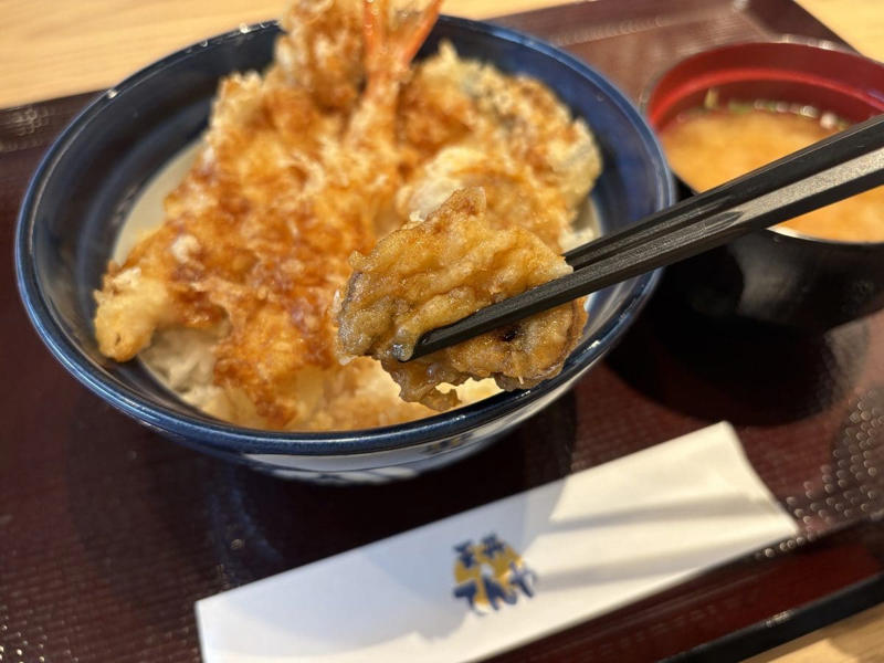 カレイに真鱈、肉厚帆立がドドン！ 魚介好き必食の『海老と4種の北海道産天丼』, 【大注目】旨味が凝縮された幻のキノコ「とかちマッシュ®︎」, 十勝名物をイメージ！ 甘じょっぱいタレがたまらない『たれづけ豚ロース天丼』, 【実食の総評】追加注文必至のイチオシ食材はコレ！