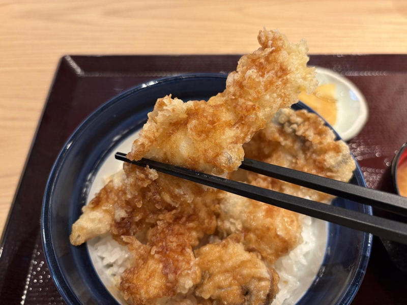 カレイに真鱈、肉厚帆立がドドン！ 魚介好き必食の『海老と4種の北海道産天丼』, 【大注目】旨味が凝縮された幻のキノコ「とかちマッシュ®︎」, 十勝名物をイメージ！ 甘じょっぱいタレがたまらない『たれづけ豚ロース天丼』, 【実食の総評】追加注文必至のイチオシ食材はコレ！