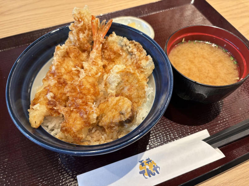 カレイに真鱈、肉厚帆立がドドン！ 魚介好き必食の『海老と4種の北海道産天丼』, 【大注目】旨味が凝縮された幻のキノコ「とかちマッシュ®︎」, 十勝名物をイメージ！ 甘じょっぱいタレがたまらない『たれづけ豚ロース天丼』, 【実食の総評】追加注文必至のイチオシ食材はコレ！