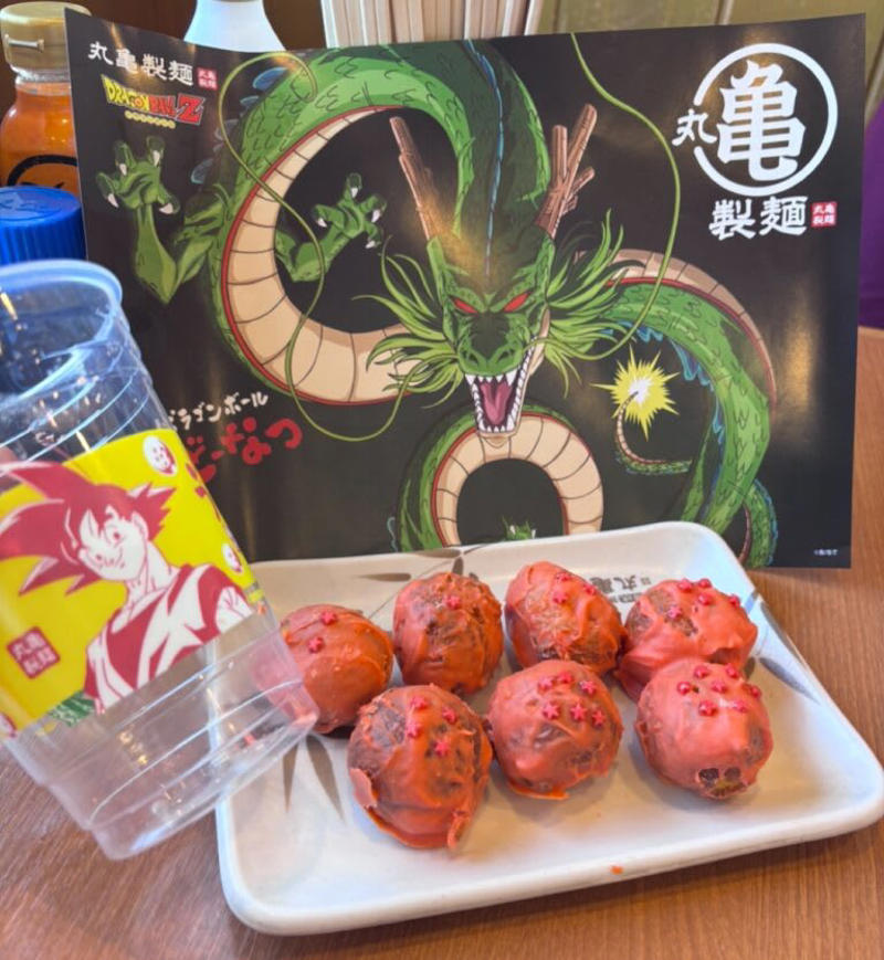 丸亀製麺 ドラゴンボールZ コラボレーションキャンペーン, おすすめは、ドラゴンボールうどーなつ！, このアイデアはすごい！自分で仕上げる「ドラゴンボ ールうどーなつ」, うどん札もドラゴンボールZ仕様に！, コラボメニューは他にも！