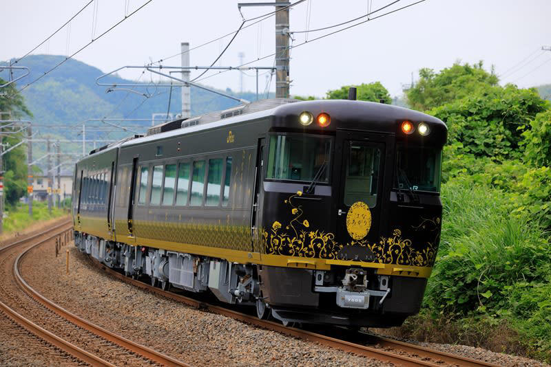 観光列車「はなあかり」2026年春は広島・宮島・岩国エリアへ, 運行スケジュールと時刻表, 車内で楽しむ「広島」ならではの特別なおもてなし, 老舗の味と伝統芸能に触れる, チケットはみどりの窓口ではなく旅行商品として発売, 料金と予約方法の注意点, 地域共生型観光列車の新たな可能性