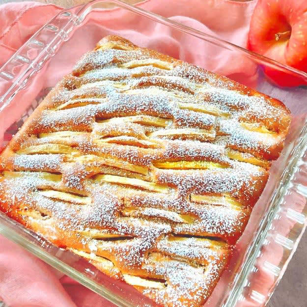 新玉ねぎとアスパラのフォカッチャ風ブレッド, 【こねない・待たない・失敗しない】ホットケーキミックスで超簡単！新玉ねぎとアスパラのフォカッチャ風ブレッド, マヨコーンチーズパン, 【材料4つを混ぜて焼くだけ】「お店で買ったら1000円するよ」ホットケーキミックスで作れる簡単おやつレシピ, 【アップルパイ作らなくてよかった】「こっちの方がラク」「家族ウケ最強」ホットケーキミックスで簡単りんごケーキ