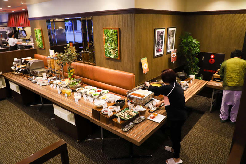 食べ過ぎ注意！な贅沢（ぜいたく）モーニング『ロイヤルホスト 八丁堀店』, 『ロイヤルホスト 八丁堀店』店舗詳細, 中華定食でエネルギー補給『熱烈中華食堂 日高屋 池袋北口駅前店』, 『熱烈中華食堂 日高屋 池袋北口駅前店』店舗詳細, 「朝焼き肉」という新たな選択肢『焼肉ライク 新宿歌舞伎町店』, 『焼肉ライク 新宿歌舞伎町店』店舗詳細, いつもの店の、違う表情にドキッ