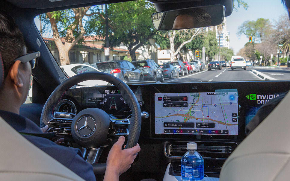 NVIDIAとメルセデスの自動運転デモ「Alpamayo」の特徴, 交差点の種類の違いも理解, Waymo・Teslaとどこがどう違うのか, 将来のロードマップ, 未知の街、初めてのルートも自動運転できるのか, 日本での展開について, ヒューマノイドへの展開