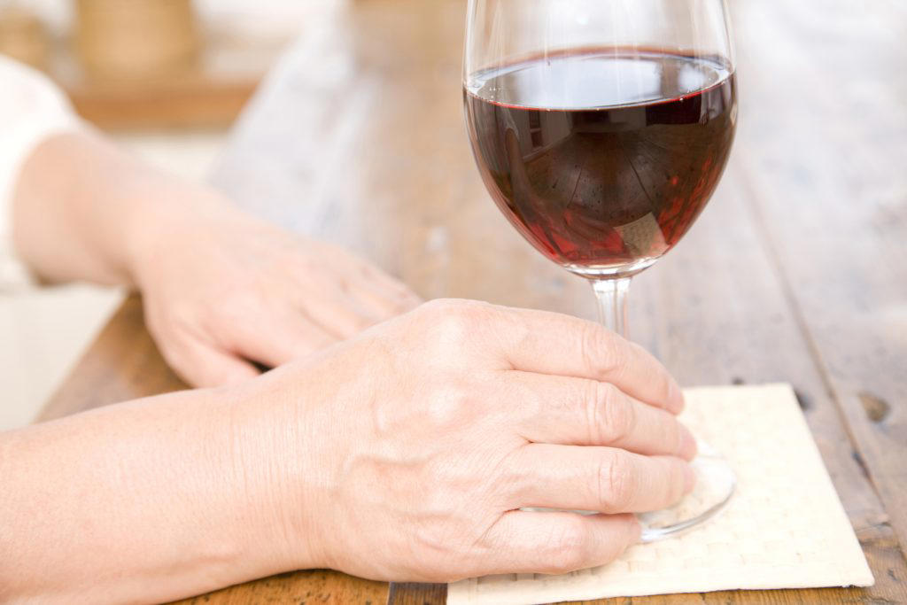 白湯を飲む習慣は健康にいい？, 高いお酒は同じ量でも酔いにくいって本当？, 快眠のために避けるべきなのは、「カフェイン」と「アルコール」ならどっち？, 栄養補給のタイミングは筋トレの前後でどちらがいい？