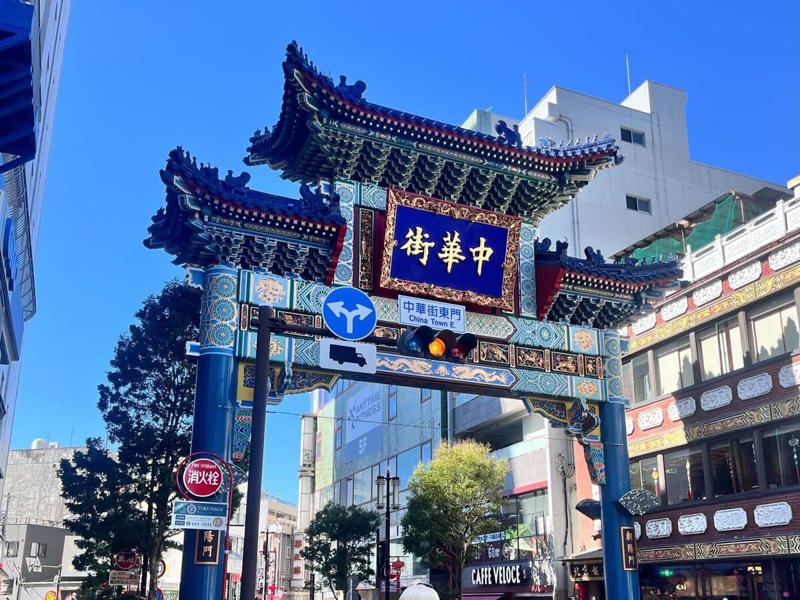 10:00 元町・中華街へ到着, 10:00 『謝甜記』で名物のお粥を堪能, 11:00 定番であり王道！まずは元町・中華街での食べ歩きを満喫して！ , 12:00 食べるだけじゃない！占いで新たな自分に出会う体験, 13:00 ここでしか買えない味や“出来立て“も楽しめる『ベビースターランド』, 14:00 『悟空茶荘』で歩き疲れた足を休憩, 16:00 中華街ならではの珍しいお土産探し, 17:00 『関帝廟』で心を整えるひととき