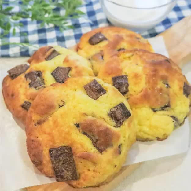 材料4つのシュークリーム, 【ホットケーキミックス・水・油・卵だけ】家族に「買ったやつじゃないの！？」と驚かれたシュークリームレシピ, ココアサンドクッキーのパウンドケーキ, この模様、実はあのお菓子…簡単パウンドケーキのレシピ【ホットケーキミックスで失敗ナシ】, トースターでチョコチャンククッキー, 【トースターで本格的なクッキーできるの知ってた？！】ホットケーキミックスで簡単チョコチャンククッキーレシピ