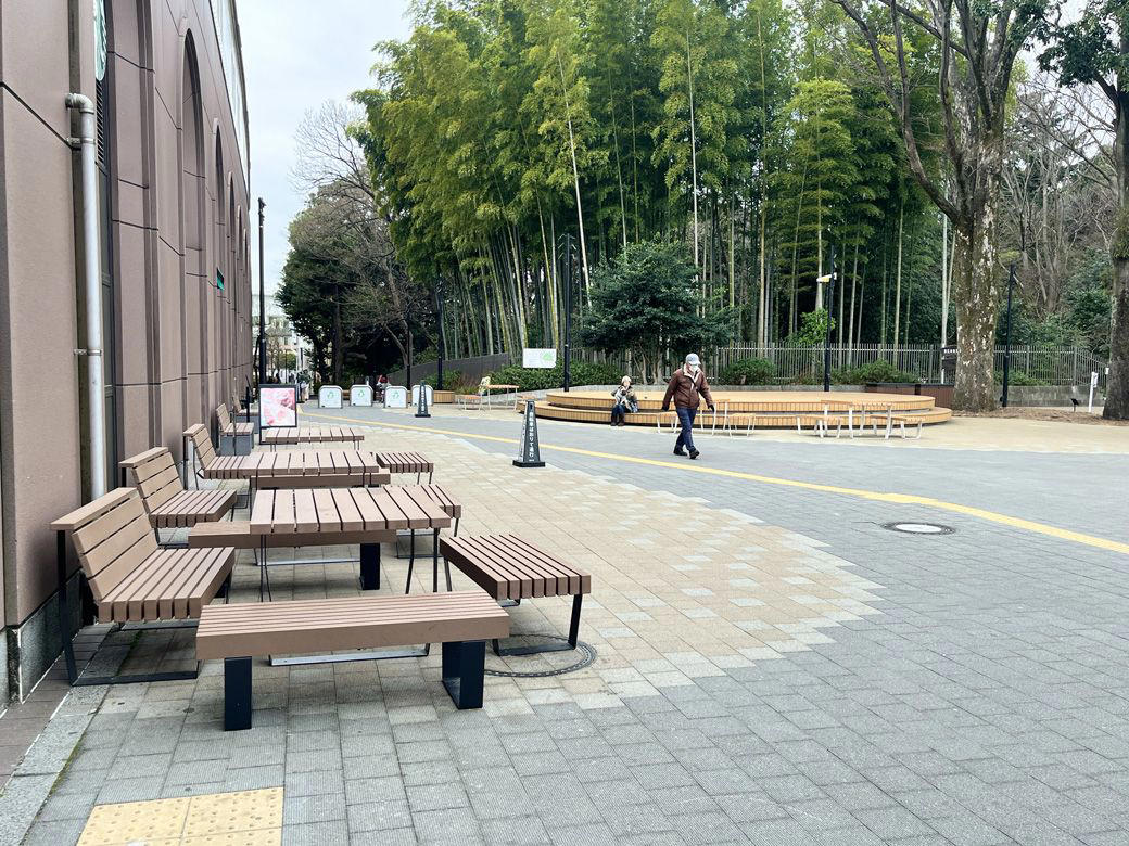 お小遣いを握り締め、実家のある熱海から小田急線で新宿駅へ, 進学を機に同郷の友人と喜多見〜狛江エリアで暮らす, 「敷金・礼金を出す」の言葉に惹かれ、都営新宿線の曙橋駅周辺へ, 「もう一度住みたい」と思っていた狛江へ戻る, 狛江駅と喜多見駅を用途に合わせて使い分ける生活, 電車の音が気にならない、落ち着いた住環境, 小田急沿線は特撮やアニメの聖地ともいえるエリア, 小田急線が大好き。またこの沿線を選びたい