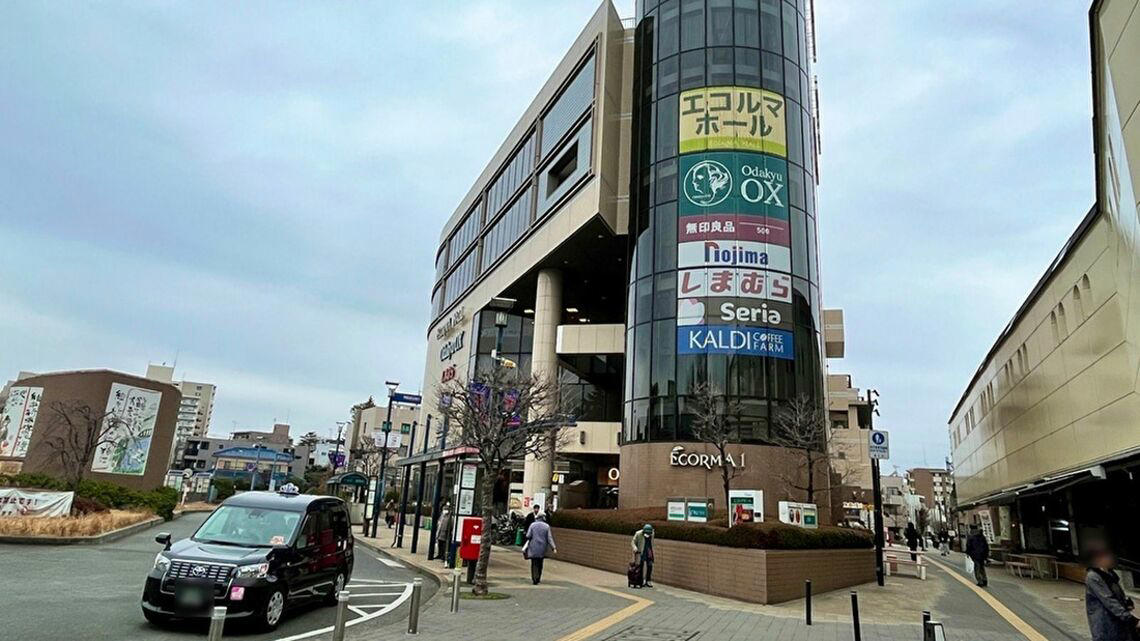 お小遣いを握り締め、実家のある熱海から小田急線で新宿駅へ, 進学を機に同郷の友人と喜多見〜狛江エリアで暮らす, 「敷金・礼金を出す」の言葉に惹かれ、都営新宿線の曙橋駅周辺へ, 「もう一度住みたい」と思っていた狛江へ戻る, 狛江駅と喜多見駅を用途に合わせて使い分ける生活, 電車の音が気にならない、落ち着いた住環境, 小田急沿線は特撮やアニメの聖地ともいえるエリア, 小田急線が大好き。またこの沿線を選びたい