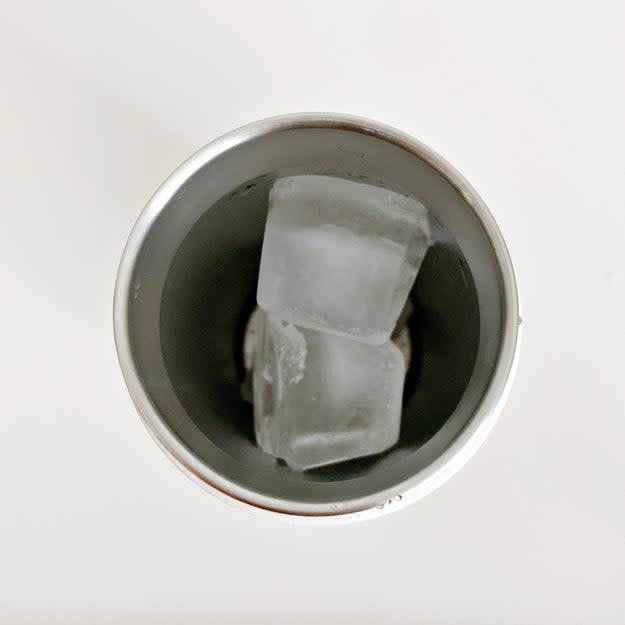 スターバックスでは、好評で再販された「おしゃれボトル」を販売中です。, 上品なデザインで、ずっと眺めていられます。, バッグに入れて持ち歩きやすいサイズ。, 漏れにくい構造なのもうれしいポイント。, 飲み物も氷も入れやすくて助かる！, 保温・保冷効果も申し分なし！, 気づけば、家でも外出先でもこれを使っています！, おしゃれなボトルなら、アフタヌーンティーの「ロゴワークスエッジボトル 1L」もおすすめです。, 使いやすい工夫がいろいろ詰まっています。