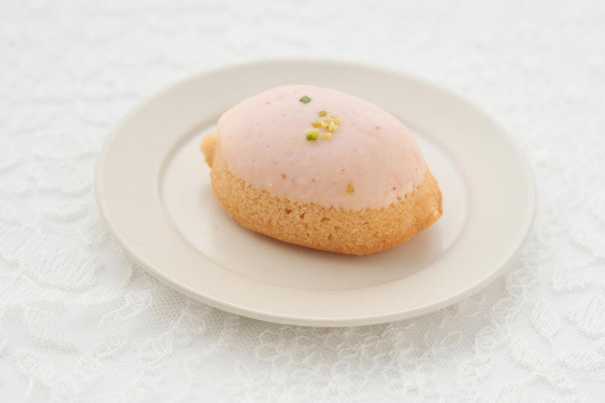 1：シェリーメゾンドビスキュイ「ビスキュイサンド いちご＆フランボワーズ」 , 2：Sable MICHELLE「ケーキサブレ缶 ホワイト」, 3：週末シトロン「週末シトロン いちご味（8個入り）」, 4：完熟いちご菓子研究所「完熟生いちごプリン」, 5：カカオマーケット バイ マリベル「ホワイトチョコレートストロベリーボール缶」