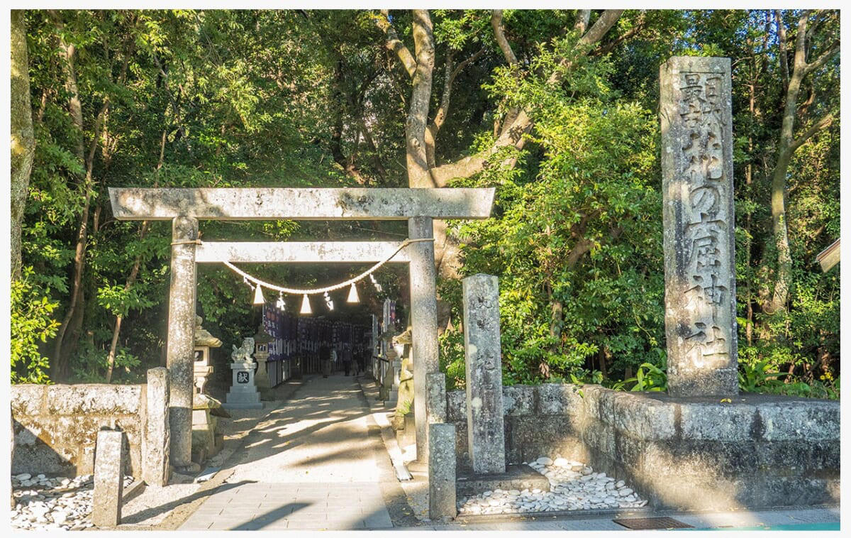 歴史と自然が交差する熊野古道の旅へ, 川の参詣道を舟旅で追体験, 神の宿る巨岩が佇む日本最古の神社, 歴史と自然が紡ぐ悠久の記憶
