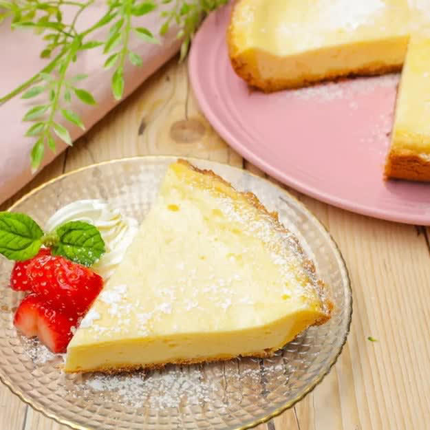 チーズタルト風ケーキ, タルトってお店で買うものと思ってた！ 生クリームもクリームチーズも不要の節約おやつレシピ, カラメルパイナップルケーキ, 【フライパンで20分】バターとカラメルがじゅわっ！ ホットケーキミックスでびっくりするほど「しっとり」焼けるパイナップルケーキ, 【家にバナナある？なかったら買ってきて】フライパンで焼くだけ！ ホットケーキミックスで作れる簡単おやつレシピ