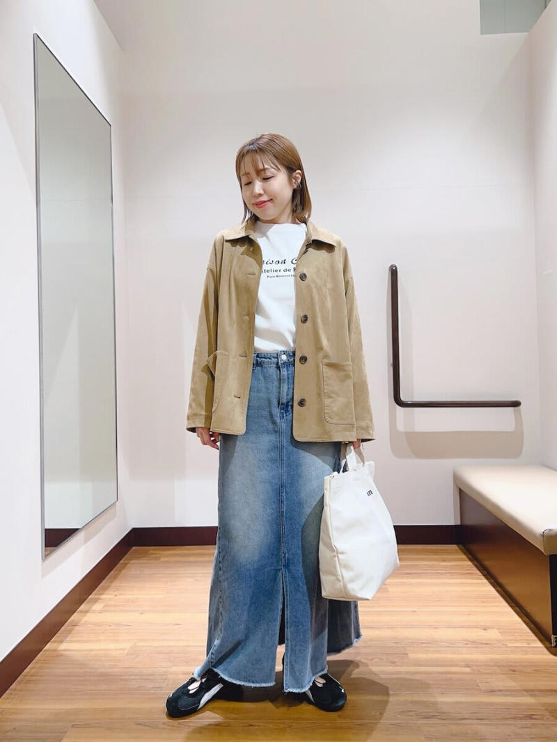 ポロニットで今っぽくきちんと見え, 肩掛けジャケット×トレンド感のある配色で差をつける, フレンチシックな春スタイルに, レース襟トップス×黒デニムスカートで上品に, トレンド素材のジャケットでコーデを格上げ