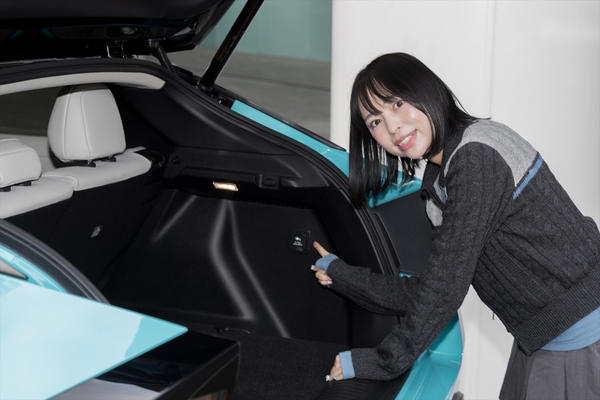 補助金活用で実質300万円台から！ 気になる価格設定, ファストバックSUV風にチェンジしたスマートな外観, 頼もしい積載量と待望のAC100V電源を搭載, 広々とした後席空間と日産初の調光グラスルーフ, シンプルで使い勝手の良い運転席まわり, いざ首都高へ！ プロパイロット2.0と極上の乗り心地を体感, 蓄積されたノウハウが生み出す「BEVの新基準」, 寺坂ユミ（てらさかゆみ）プロフィール