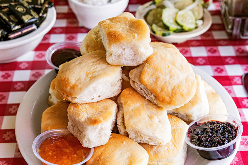 Caffe REL, Roy’s Grille, Fat Tiger Korean BBQ & More, B.E. Scott’s BBQ, Bates House of Turkey, Caro-Mi Dining Room, Hawk’s Crawfish Restaurant, Whistle Stop Café, Sid’s Diner, Skylight Inn, Mrs. Mac’s Kitchen, The Shoals Shack, The Loveless Cafe, Sebastian’s Roadside Restaurant
