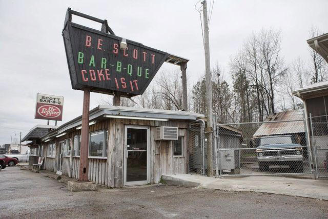 Caffe REL, Roy’s Grille, Fat Tiger Korean BBQ & More, B.E. Scott’s BBQ, Bates House of Turkey, Caro-Mi Dining Room, Hawk’s Crawfish Restaurant, Whistle Stop Café, Sid’s Diner, Skylight Inn, Mrs. Mac’s Kitchen, The Shoals Shack, The Loveless Cafe, Sebastian’s Roadside Restaurant