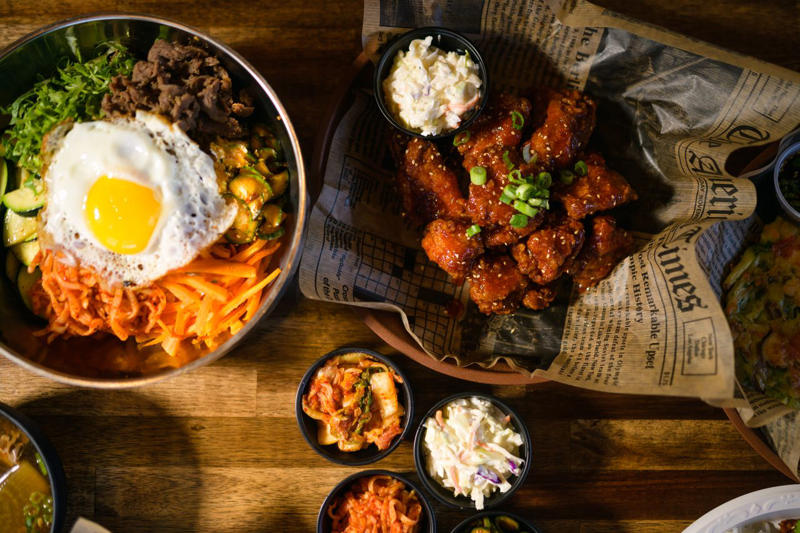 Caffe REL, Roy’s Grille, Fat Tiger Korean BBQ & More, B.E. Scott’s BBQ, Bates House of Turkey, Caro-Mi Dining Room, Hawk’s Crawfish Restaurant, Whistle Stop Café, Sid’s Diner, Skylight Inn, Mrs. Mac’s Kitchen, The Shoals Shack, The Loveless Cafe, Sebastian’s Roadside Restaurant