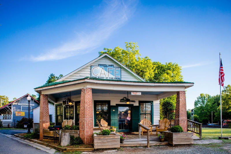 Caffe REL, Roy’s Grille, Fat Tiger Korean BBQ & More, B.E. Scott’s BBQ, Bates House of Turkey, Caro-Mi Dining Room, Hawk’s Crawfish Restaurant, Whistle Stop Café, Sid’s Diner, Skylight Inn, Mrs. Mac’s Kitchen, The Shoals Shack, The Loveless Cafe, Sebastian’s Roadside Restaurant