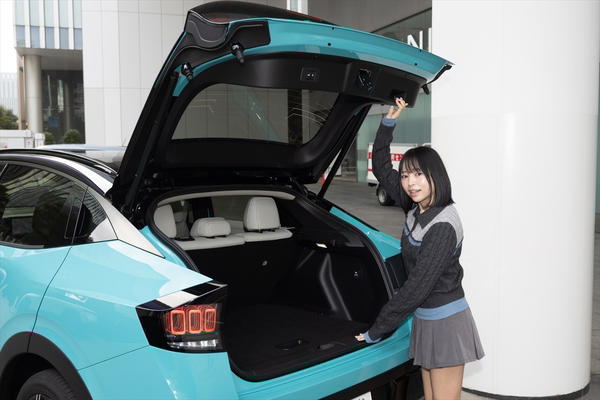 補助金活用で実質300万円台から！ 気になる価格設定, ファストバックSUV風にチェンジしたスマートな外観, 頼もしい積載量と待望のAC100V電源を搭載, 広々とした後席空間と日産初の調光グラスルーフ, シンプルで使い勝手の良い運転席まわり, いざ首都高へ！ プロパイロット2.0と極上の乗り心地を体感, 蓄積されたノウハウが生み出す「BEVの新基準」, 寺坂ユミ（てらさかゆみ）プロフィール