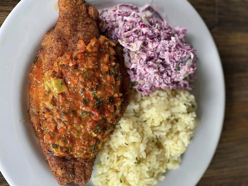 Caffe REL, Roy’s Grille, Fat Tiger Korean BBQ & More, B.E. Scott’s BBQ, Bates House of Turkey, Caro-Mi Dining Room, Hawk’s Crawfish Restaurant, Whistle Stop Café, Sid’s Diner, Skylight Inn, Mrs. Mac’s Kitchen, The Shoals Shack, The Loveless Cafe, Sebastian’s Roadside Restaurant