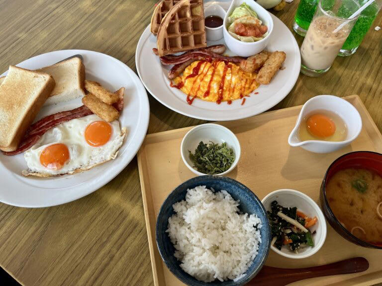 どこのお店が対象？, 朝食バイキング店舗へ行ってみた！, プレミアムモーニング店舗へ行ってみた！, バイキングとプレミアムモーニングの違いは？, ココスの朝食で、素敵な1日のスタートを