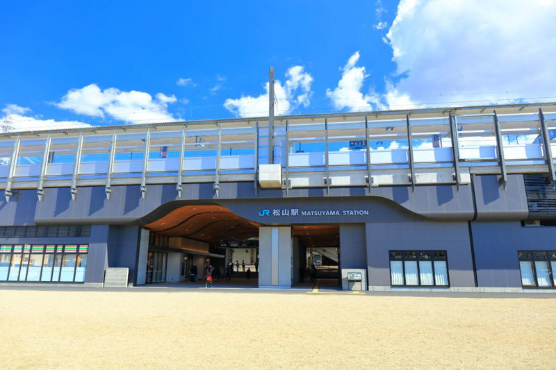 広域交通・交流拠点が一体化！「松山駅周辺まちづくりプラン」の全貌, JR松山駅周辺のまちづくりの基本方針, 東口：バスタと路面電車引き込み、立体道路制度による「にぎわい空間」, 立体道路制度の活用, 西口：5000席規模「多目的アリーナ」誕生へ, スポーツやエンタメ×防災×交流の三位一体の多目的拠点, 四国新幹線を見据えた陸の玄関口大改造、その波及効果は？, 滞在・交流の「目的地」へ