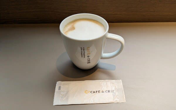 CAFÉ de CRIÉ（カフェ・ド・クリエ）「一部限定店舗のモーニングセット」, Aセット「とろけるチーズのハム＆たまごサンド」, Bセット「とろけるチーズのピザ＆たまごサンド」, Cセット「十勝産コーンクリーム＆ツナフォカッチャ」, Ｄセット「パストラミポーク＆彩り野菜フォカッチャ」, ラテメニューもリニューアル, ハムチーズトースト（セット）, チキンからあげっと, ブルーボトルコーヒー, グリルドチーズサンドイッチ with トマトスープ チキン and キャロットラペ（チーズ入り）」, トースト アボカド