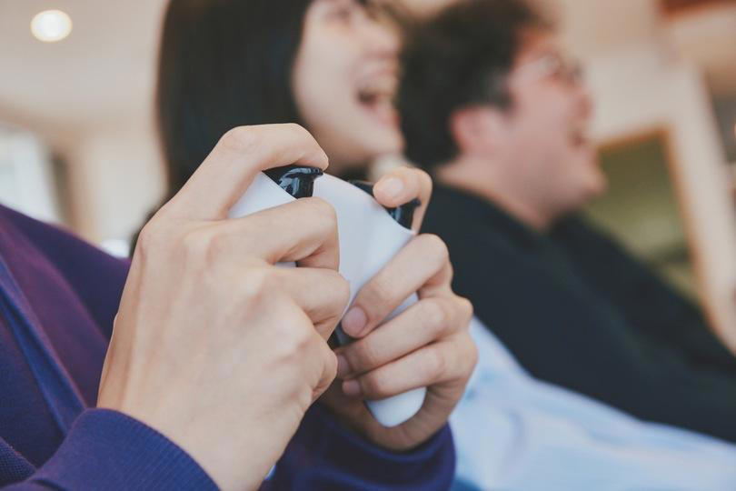 「3年ぶりのゲームです」ノンコンソールゲーマー三者三様の今, 電源オン、即プレイ。「あ、こんなに早かったっけ？」, 『モンスターハンターワイルズ』を体験。レベチだったPS5, 冷静に考えて、5万5000円はヤバくないか？, おまけの一台が、意外と本命かもしれない, 僕らはゲームが面倒だったんじゃない。「始めるまで」が面倒だったんだ