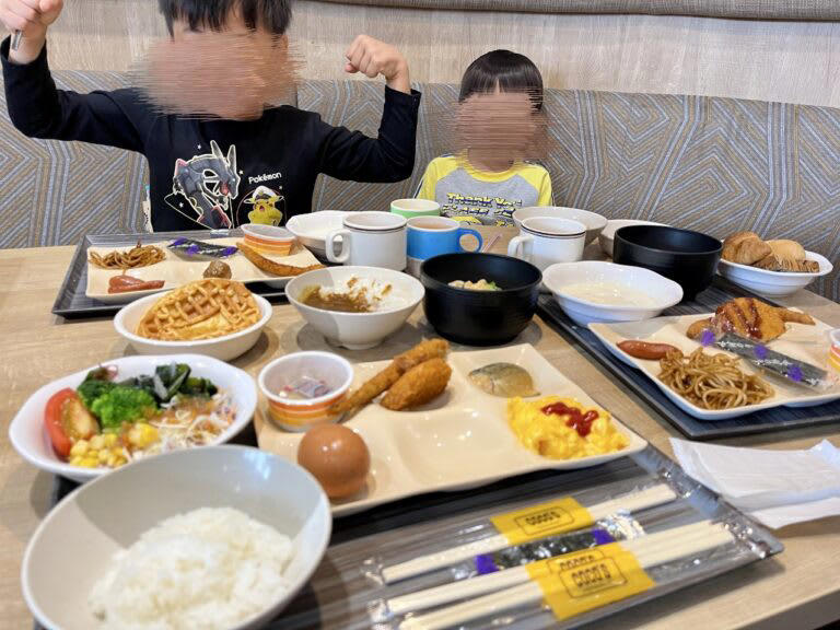 どこのお店が対象？, 朝食バイキング店舗へ行ってみた！, プレミアムモーニング店舗へ行ってみた！, バイキングとプレミアムモーニングの違いは？, ココスの朝食で、素敵な1日のスタートを