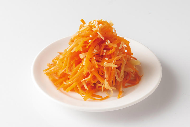 「彩り」で見ためと栄養を整える, 赤：にんじんと新しょうがのナムル, 黄：焼きのり入り玉子焼き, 緑：スナップえんどうとじゃこのあえもの