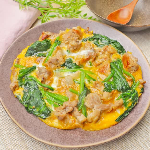 ほうれん草とベーコンと卵のバタポン炒め, 【ほうれん草があったらコレ】「バタポン味がウマすぎ」「白米が止まらん」ワンパンで作れる炒め物レシピ, ほうれん草とにんじんのごまみそ和え, 【ほうれん草はゆでずに時短】「作り置きに便利」「お弁当にもぴったり」ほうれん草とちくわで作る常備菜レシピ, ほうれん草としらすと塩昆布のポン酢ナムル, 【ほうれん草はこうやって食べて】冷蔵庫に残ってたらガッツポーズ！さっぱりコクうまな簡単副菜レシピ, ほうれん草と豚こまの卵とじ, 【ほうれん草と卵があったらコレ作ろ】フライパンひとつで「最高かよ」コスパもボリュームも妥協なしのおかずレシピ, ほうれん草とウインナーと卵のバターじょうゆ炒め, 【ほうれん草があったら迷わずこれ】「マジでご飯が止まらん」「冷めてもウマい」フライパンひとつで作れる簡単レシピ