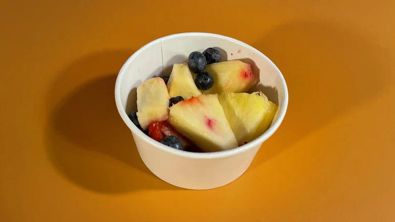 Fresh fruit Dumplins, Meatloaf, Roast beef, Fresh fruit