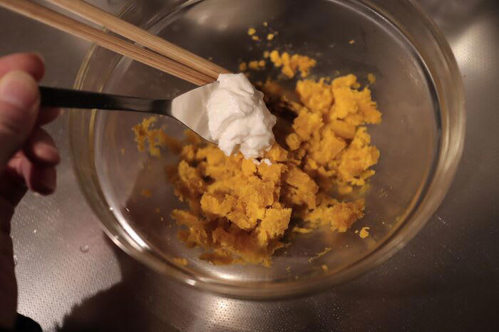 世界の食卓で愛される“塩ヨーグルト”って？, 「野菜の塩ヨーグルト漬け」の作り方, 出来上がりはこんな感じ！, 残った塩ヨーグルトを使ってもう1品, 「塩ヨーグルト入りパンプキンサラダ」の作り方, “塩ヨーグルト”をレパートリーに加えてみませんか？