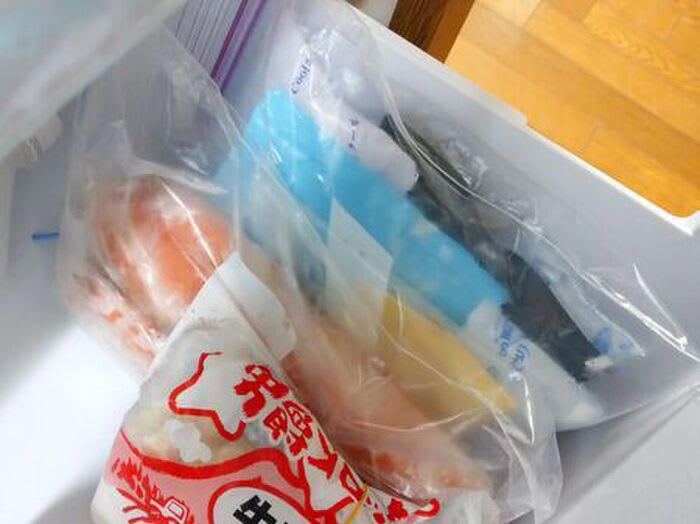 まとめて大きな保冷剤へ変身！, 冷凍室の隙間にINで省エネ対策, 持つ量を決めてスッキリをキープ, 【追記】アイデアを試してみたら…快適すぎた♡