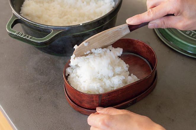 15分でつくる「鶏の梅照り焼き弁当」, マキさん流 15分で手際よくお弁当をつくる方法, 鶏の梅照り焼きのつくり方, スナップえんどうとじゃこのあえものつくり方, しらたきと明太子のちりちり炒めのつくり方