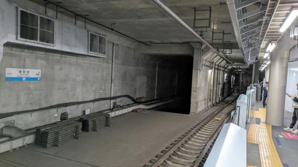 都内有数の混雑路線に, 新たな工期は2031年度, 飯田橋―九段下間の折り返し設備は？, 以前も既存トンネルで大工事を行った事例が