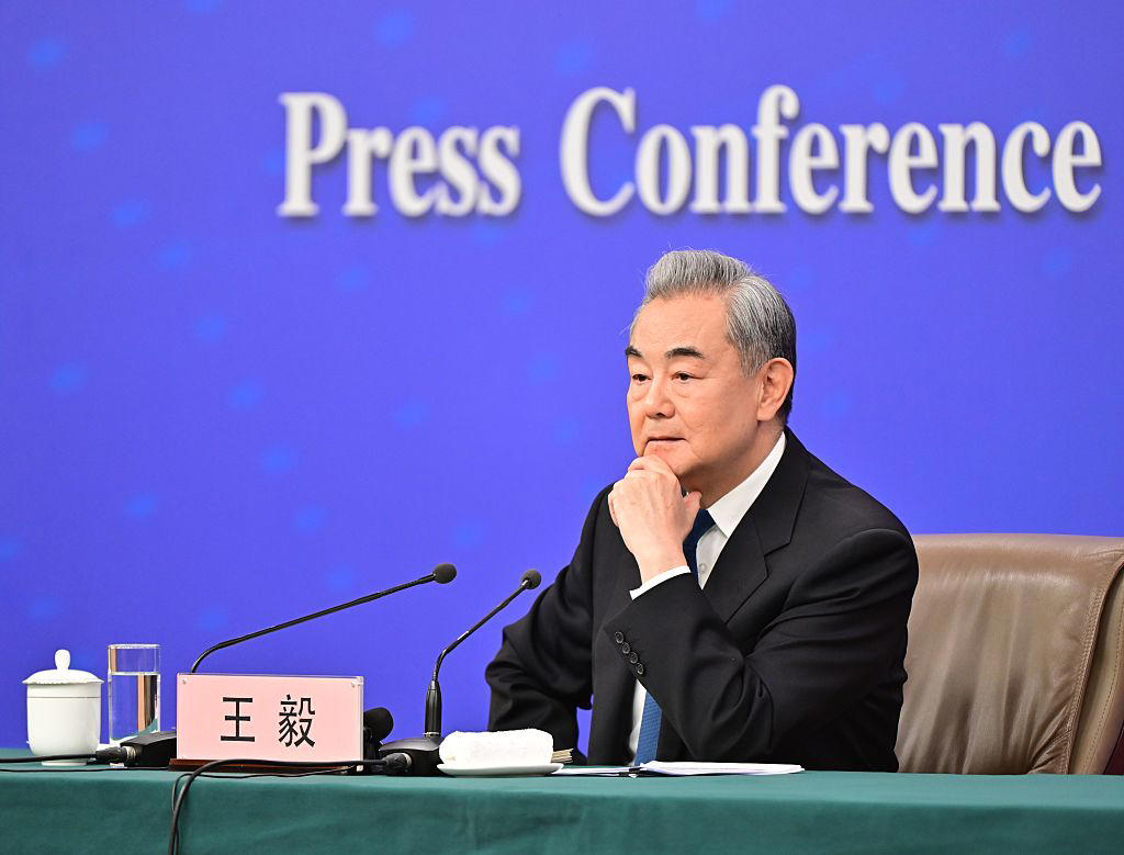 イランの脆弱性に震えた中国, 多様性がもたらす国家の不安定, 不安定要因を抑え込む共産党, 米国に対抗したシャトル外交, 王毅外相の「奮闘」, 外相と特使の“両輪外交”展開, 東アジアの盟主にこだわる中国, 遅れる日本外交と中国の警戒, 日本は｢東アジアのイスラエル｣？, 世界の多極化が加速