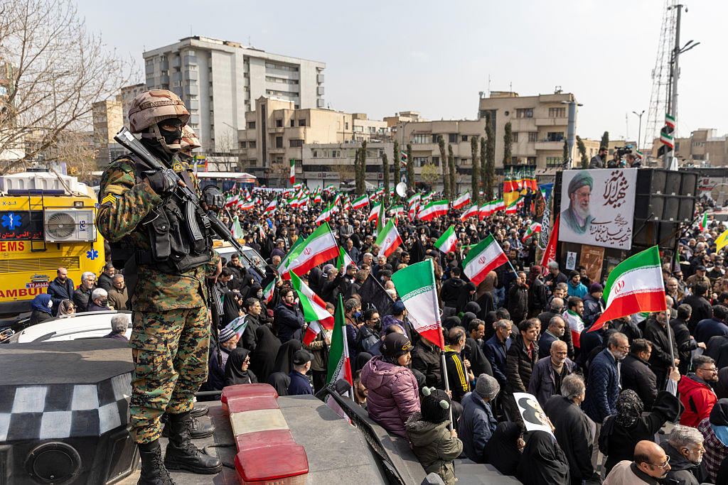 イランの脆弱性に震えた中国, 多様性がもたらす国家の不安定, 不安定要因を抑え込む共産党, 米国に対抗したシャトル外交, 王毅外相の「奮闘」, 外相と特使の“両輪外交”展開, 東アジアの盟主にこだわる中国, 遅れる日本外交と中国の警戒, 日本は｢東アジアのイスラエル｣？, 世界の多極化が加速