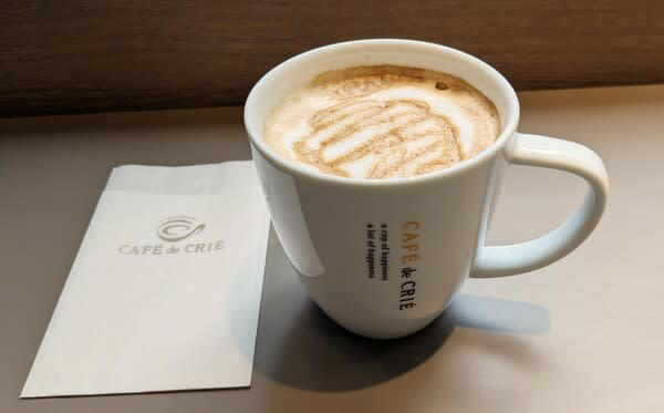 CAFÉ de CRIÉ（カフェ・ド・クリエ）「一部限定店舗のモーニングセット」, Aセット「とろけるチーズのハム＆たまごサンド」, Bセット「とろけるチーズのピザ＆たまごサンド」, Cセット「十勝産コーンクリーム＆ツナフォカッチャ」, Ｄセット「パストラミポーク＆彩り野菜フォカッチャ」, ラテメニューもリニューアル, ハムチーズトースト（セット）, チキンからあげっと, ブルーボトルコーヒー, グリルドチーズサンドイッチ with トマトスープ チキン and キャロットラペ（チーズ入り）」, トースト アボカド