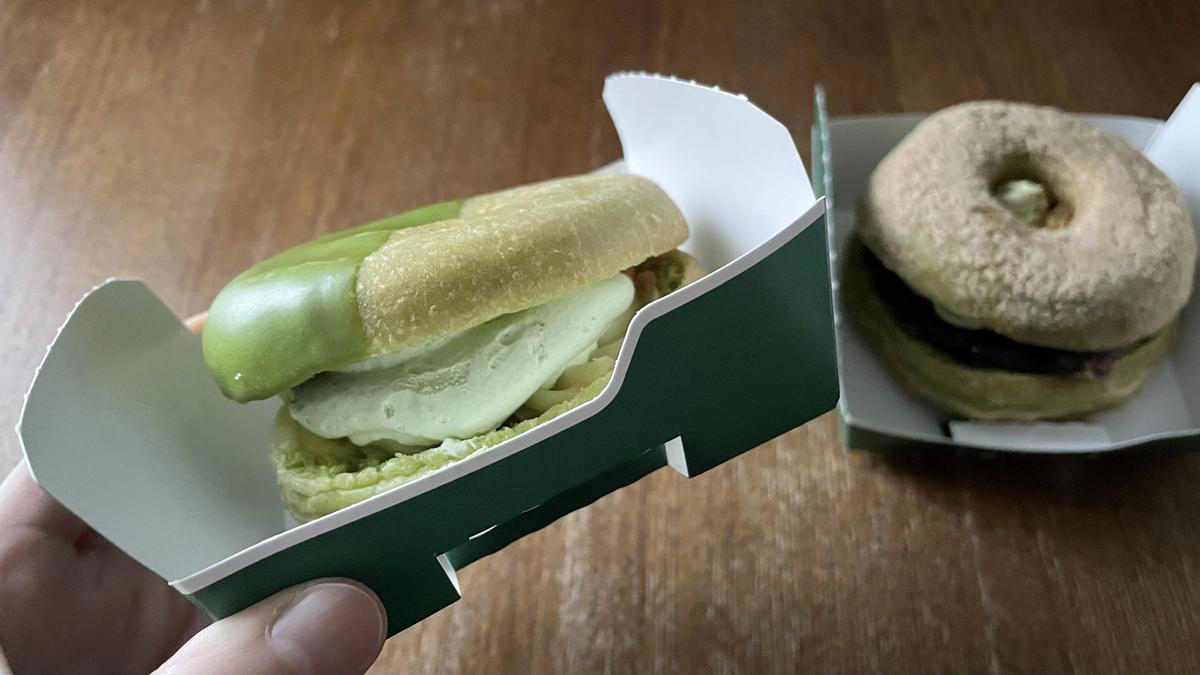 「宇治抹茶ドーナツシリーズ」は全部で5種類, どらやきをモチーフにした「ドら抹茶」, 毎年人気の「ポン・デ・宇治抹茶」, 思わず「うま……！」と声が出た「ドら抹茶」, 抹茶の苦味が◎「ポン・デ・ダブル宇治抹茶」